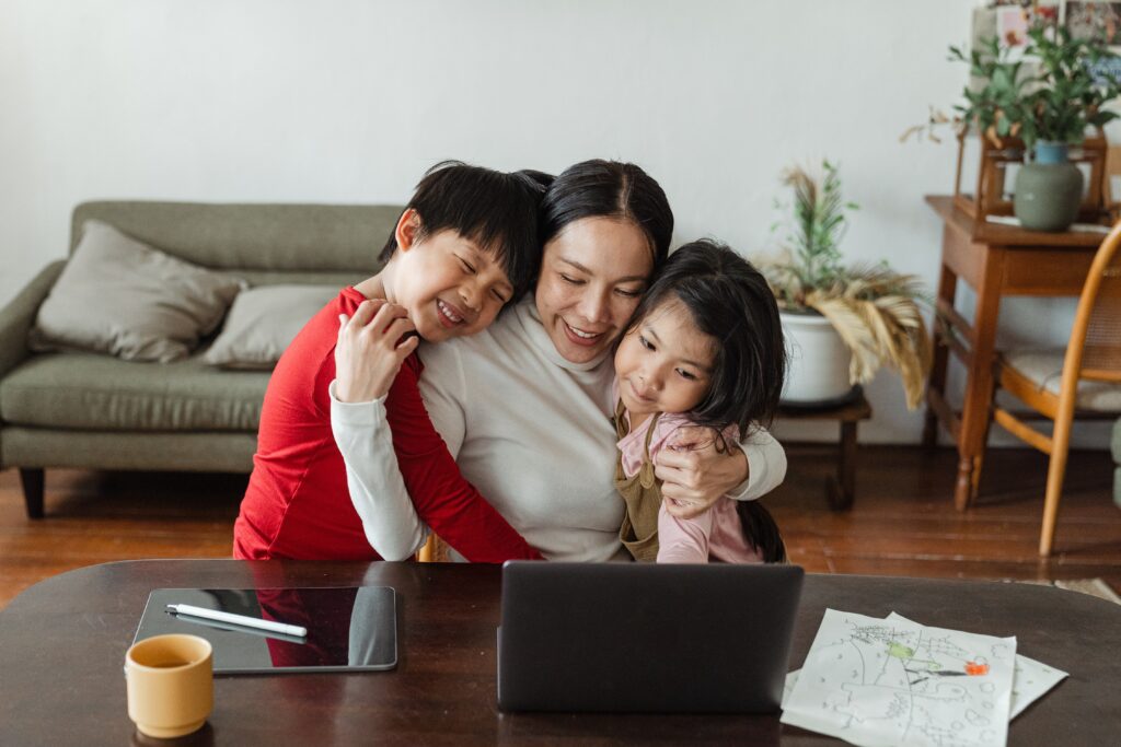 Nuôi dạy con chậm rãi là cách sống và nuôi dạy con mà cha mẹ nên thử vì nó có rất nhiều lợi ích.