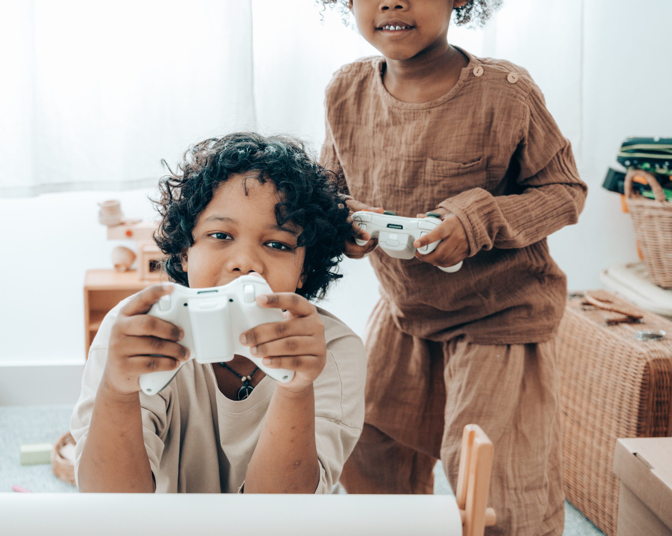 Cách khiến những đứa trẻ bướng bỉnh nghe lời mà không cần la mắng