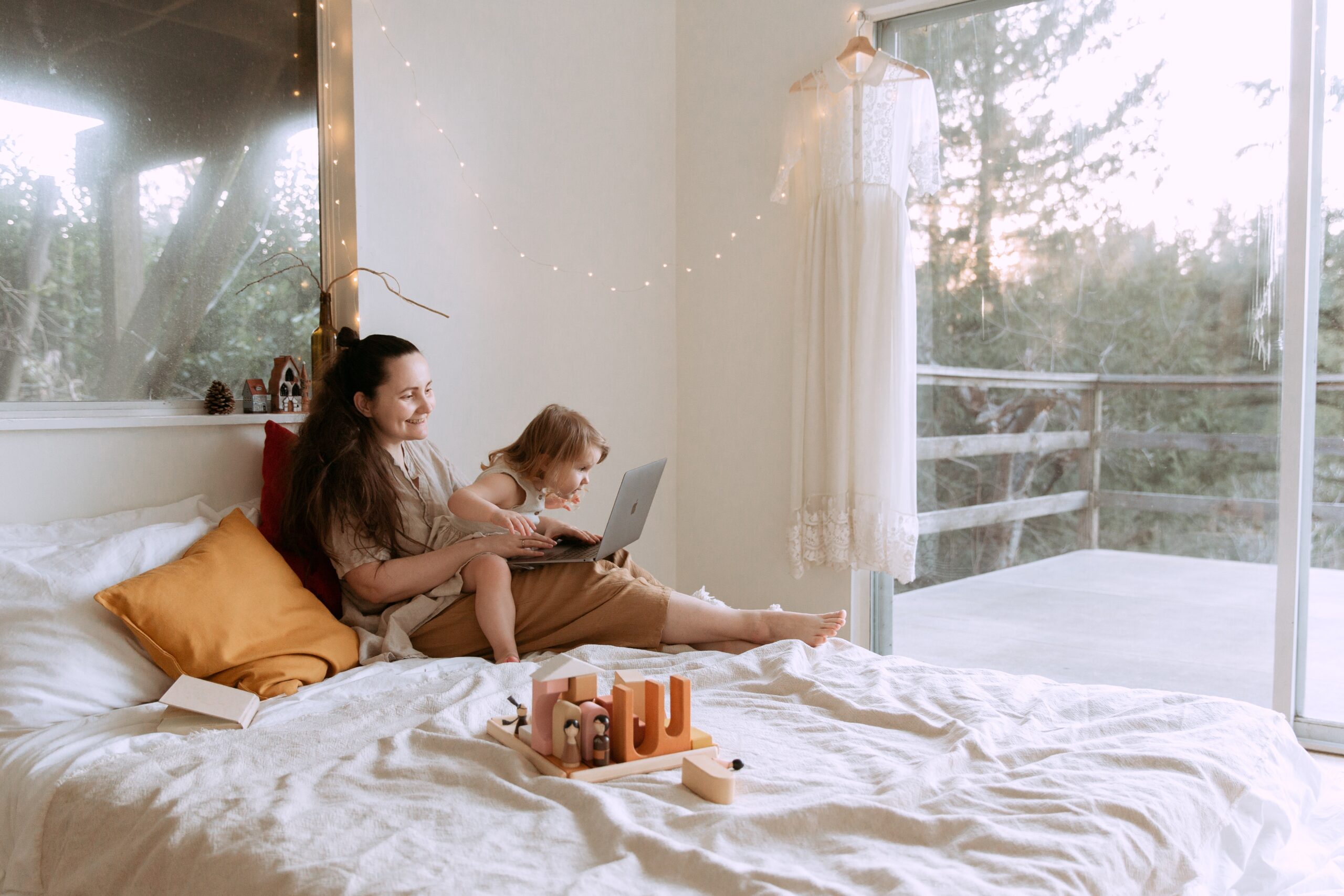 Cha mẹ Việt Nam hiểu rằng các hoạt động chơi giác quan không chỉ mang lại niềm vui và sự thích thú cho con em mình, mà còn mang đến nhiều lợi ích to lớn cho sự phát triển toàn diện của trẻ.