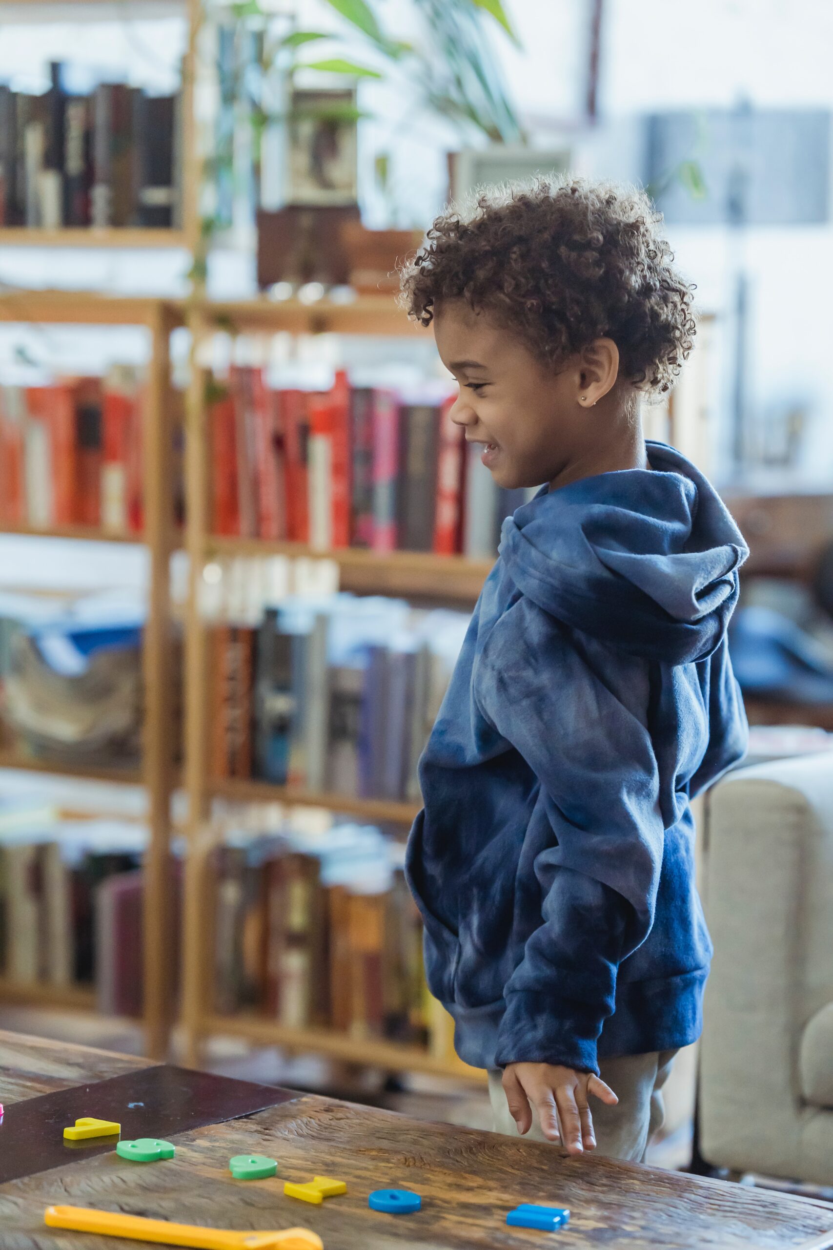 30 trò chơi giác quan giúp trẻ học hỏi và khám phá