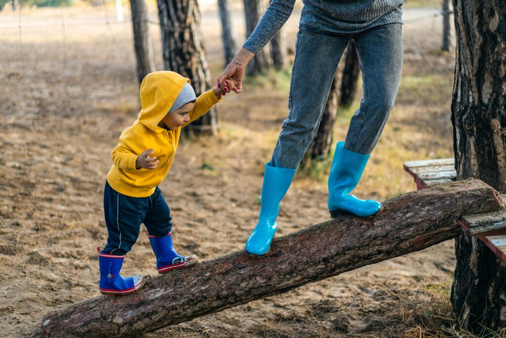 Cha mẹ đóng một vai trò quan trọng trong sự phát triển của trẻ sơ sinh.