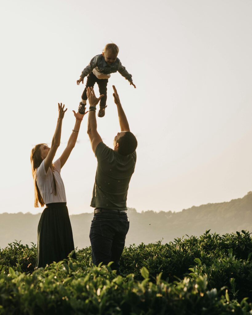 Để giúp bé thoát khỏi tã dễ dàng, hãy chú trọng đến sự kiên nhẫn, sự khích lệ và tạo điều kiện thuận lợi cho quá trình này diễn ra tự nhiên.