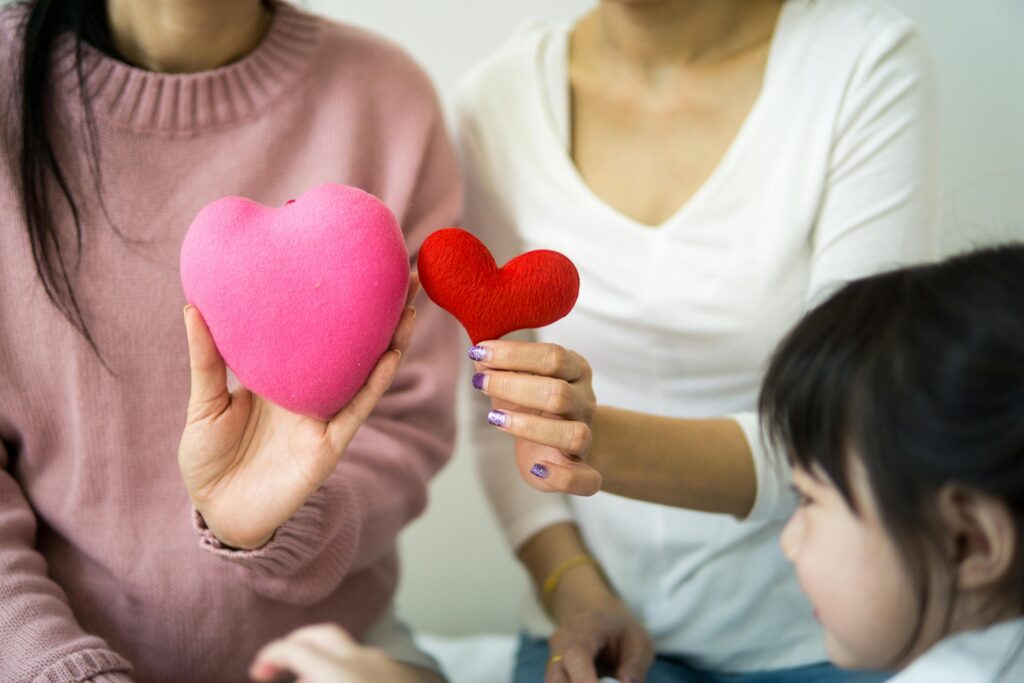 Hãy dành thời gian chăm sóc và nuôi dưỡng trái tim của con, bởi đó là nền tảng vững chắc để chúng trưởng thành.