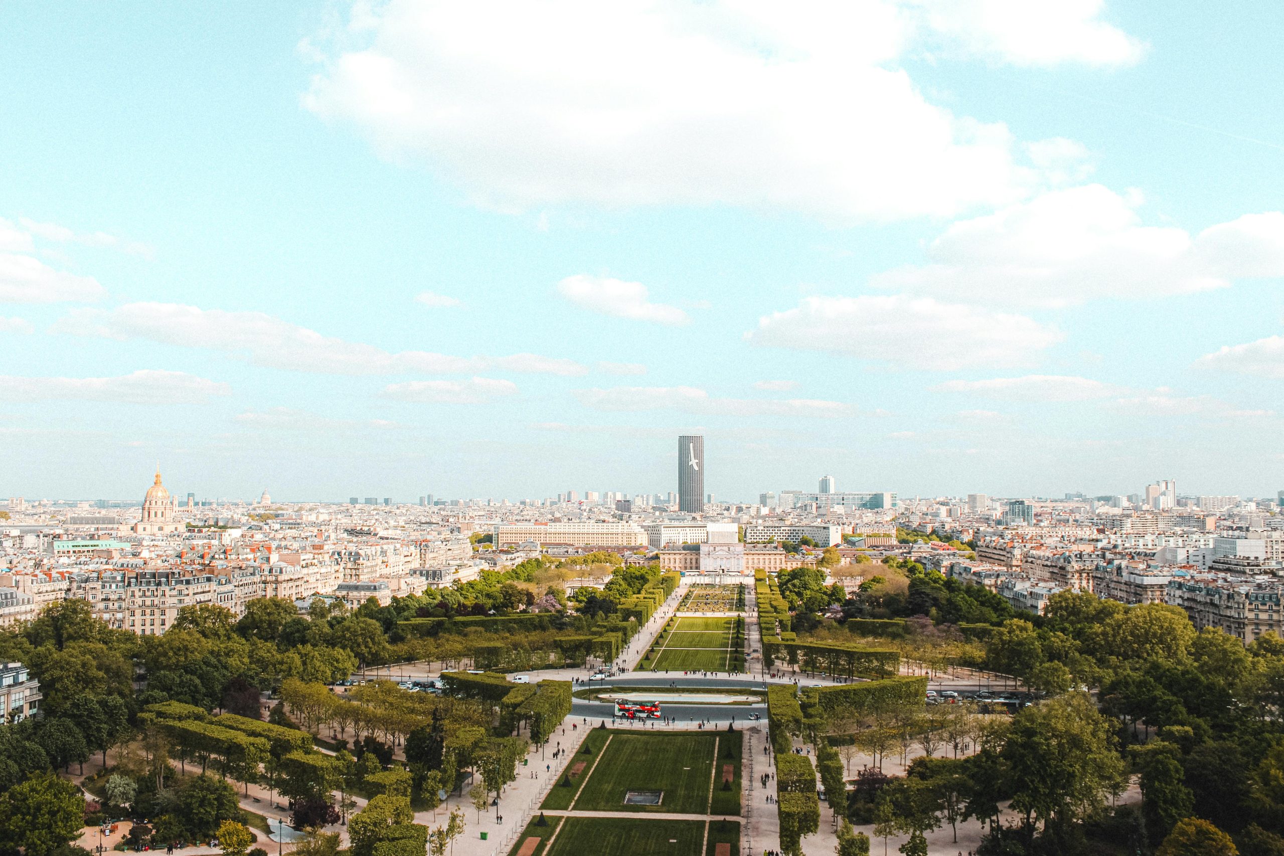 Hiện nay, xu hướng quảng cáo sữa với những lời hứa hẹn về tăng trưởng chiều cao đang trở nên phổ biến và gây chú ý. 