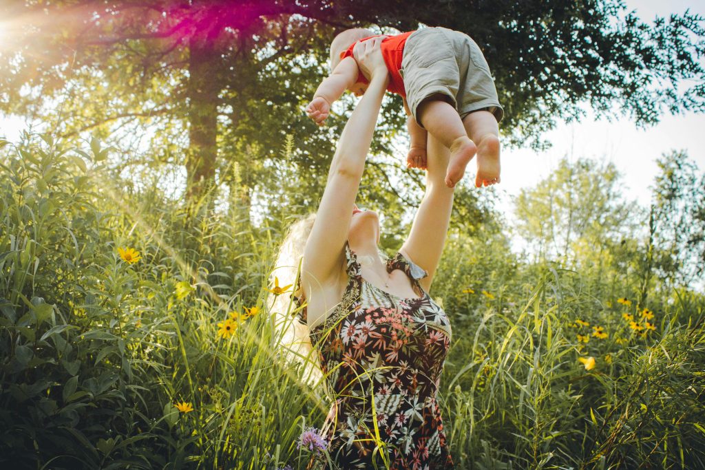 Với tư cách là "Mẹ Bỉm Hoài Nghi", chúng ta không chỉ quan sát mà còn tham gia vào cuộc phiêu lưu tuyệt vời này.