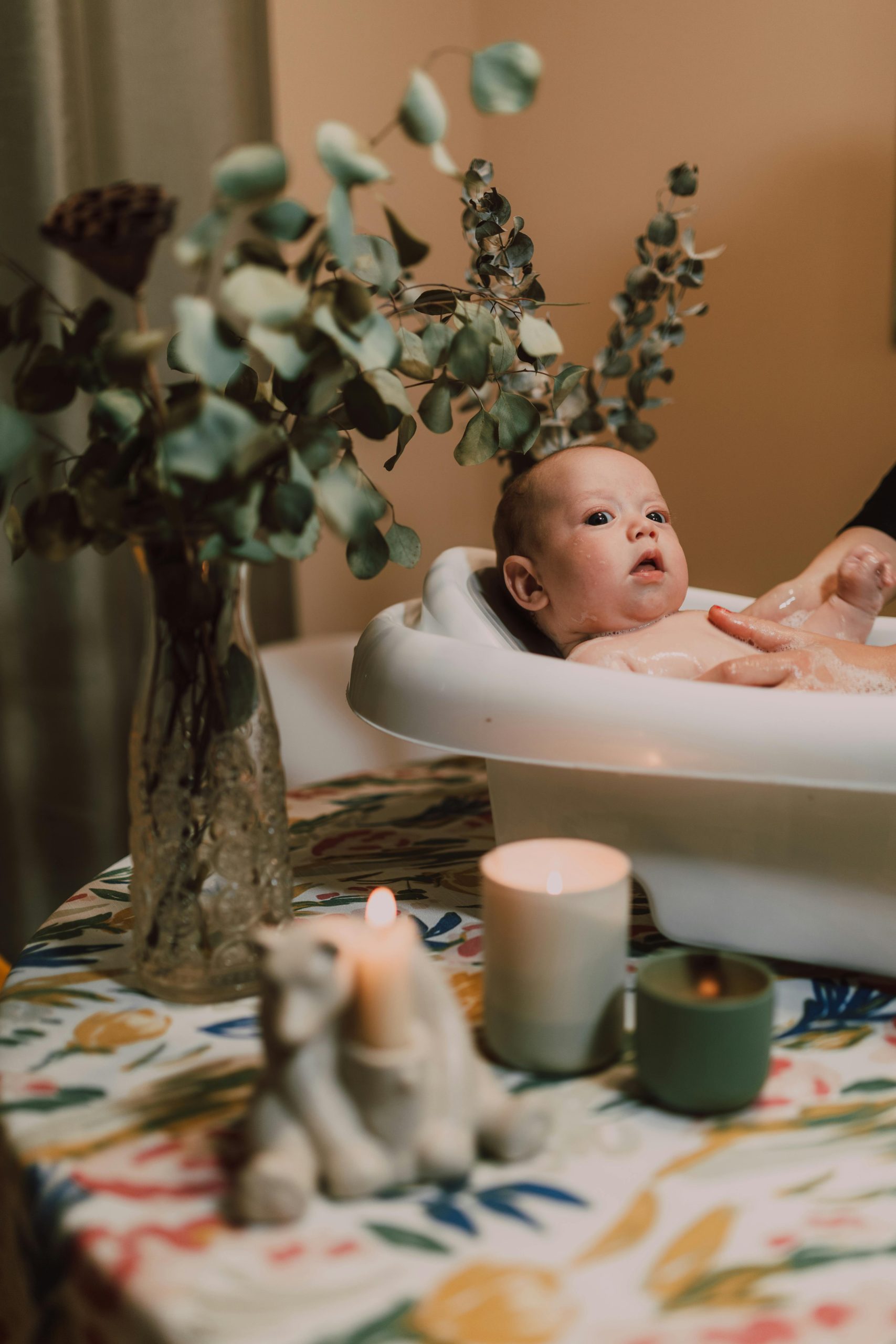 Lợi Ích Bất Ngờ Khi Tắm Cho Trẻ Sơ Sinh Đúng Cách