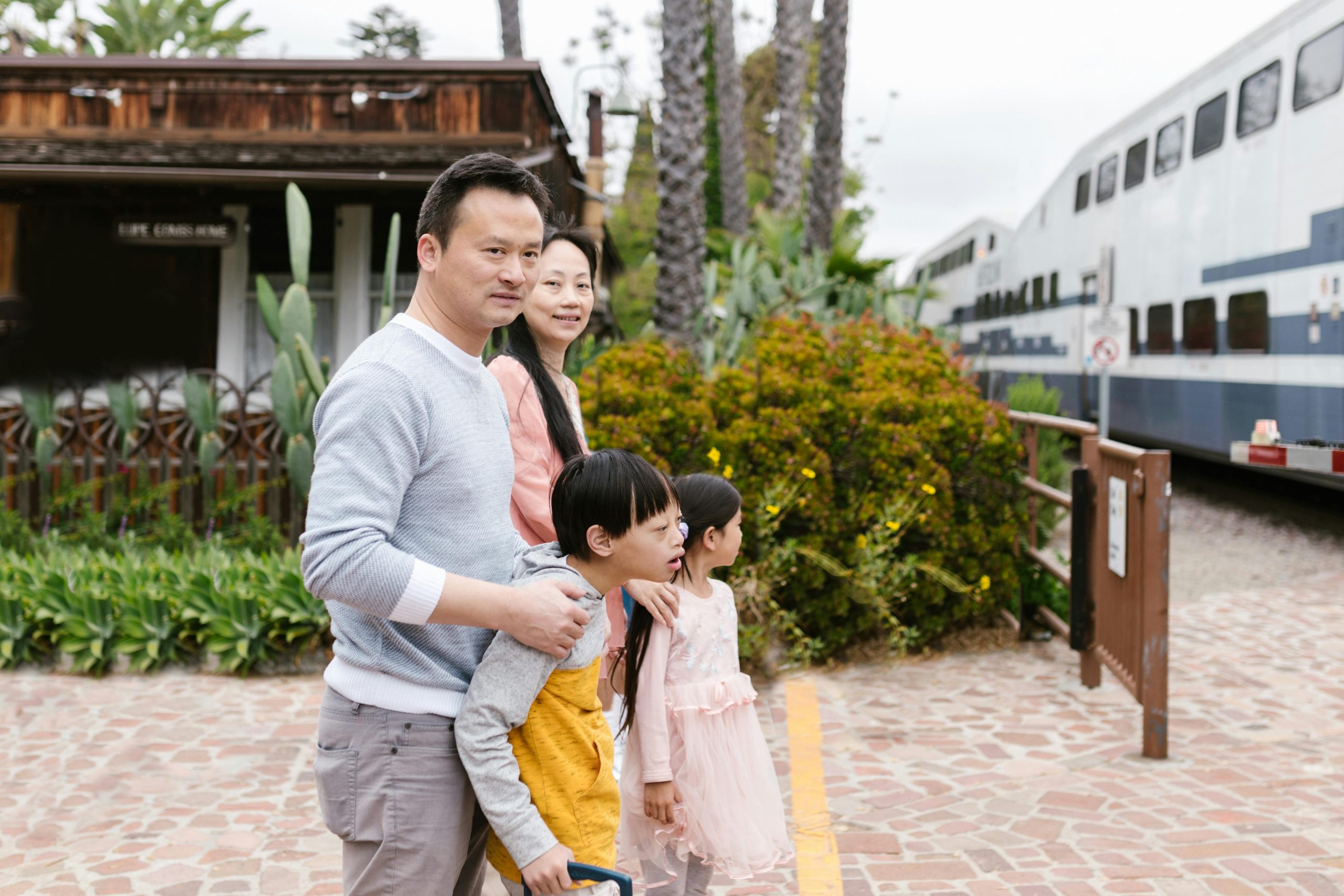 Cha Mẹ Hạnh Phúc: Bí Quyết Chăm Lo Cho Con Tốt Nhất