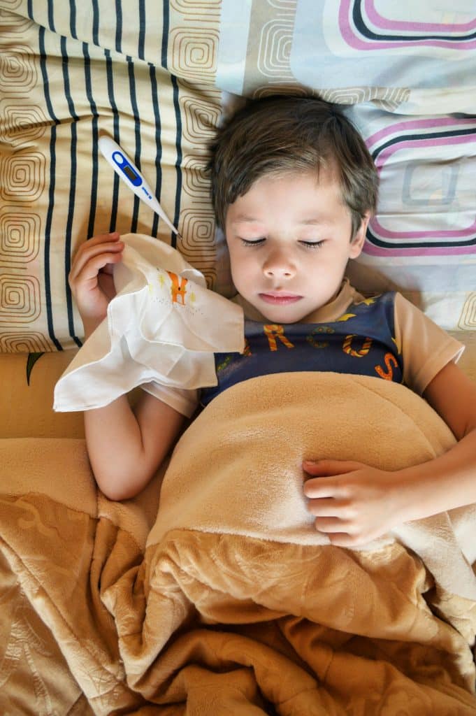 Viêm tai giữa xảy ra khi virus xâm nhập vào tai giữa, gây sưng tấy và đau đớn.