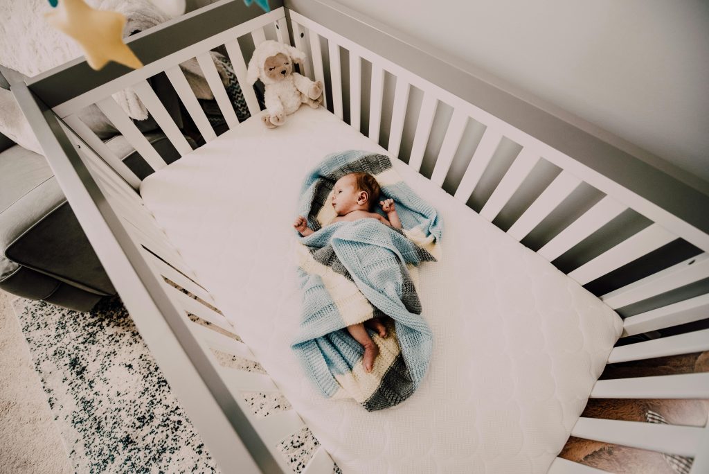 Việc duy trì nhiệt độ thích hợp không chỉ giúp giảm nguy cơ SIDS mà còn tạo môi trường ngủ an toàn và lành mạnh cho trẻ.
