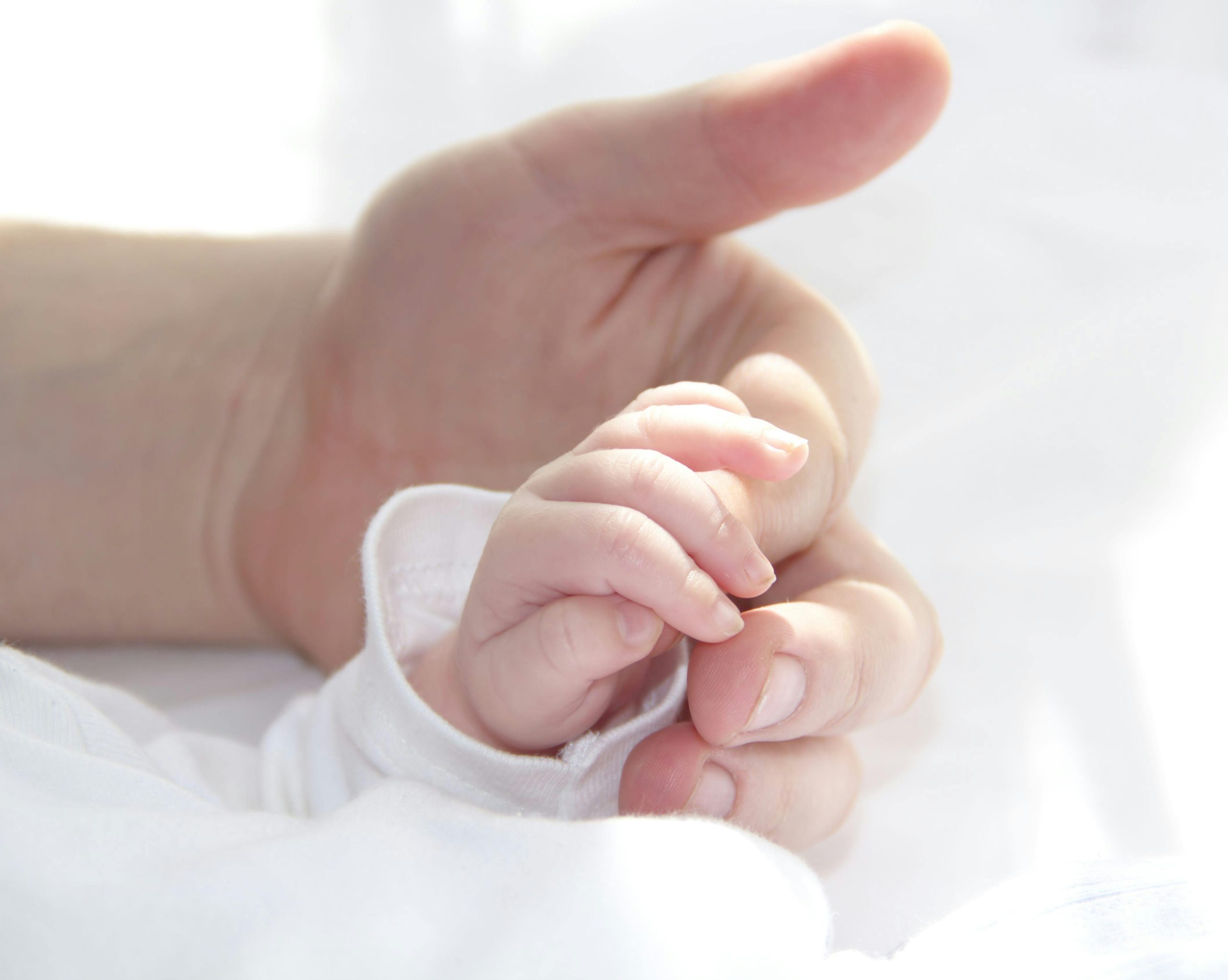 Giảm Áp Lực Làm Mẹ Lần Đầu: Bí Quyết Chăm Sóc Bé Yêu