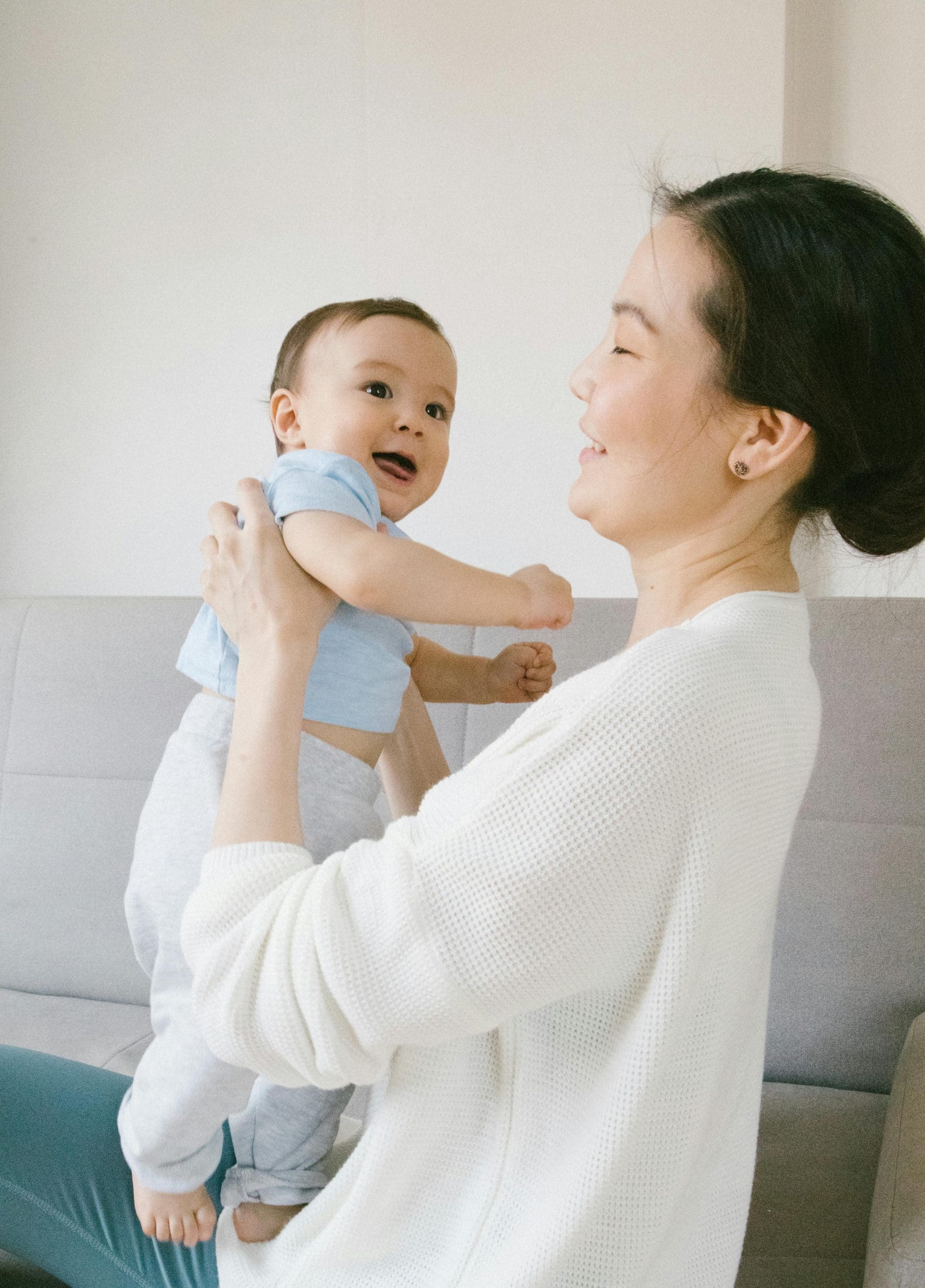 Giúp Trẻ Nhỏ Tham Gia Chơi Cùng Trẻ Lớn Một Cách Vui Vẻ