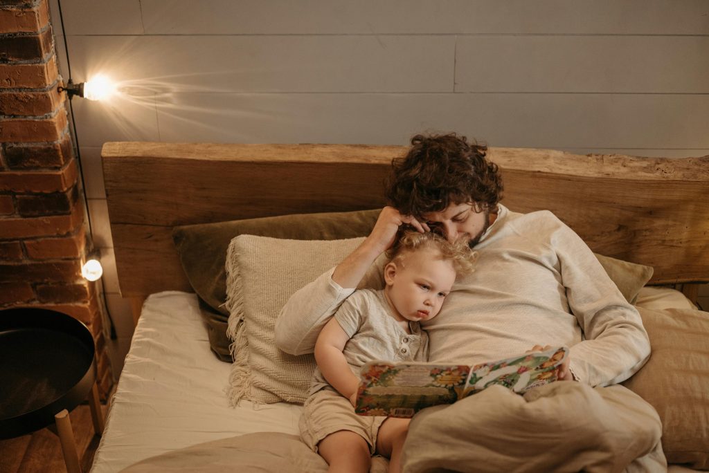 Vì vậy, mỗi lần "Bé Tỉnh Giấc Đêm" không chỉ đơn thuần là một thử thách mà còn là cơ hội tuyệt vời để gắn kết tình cảm gia đình.