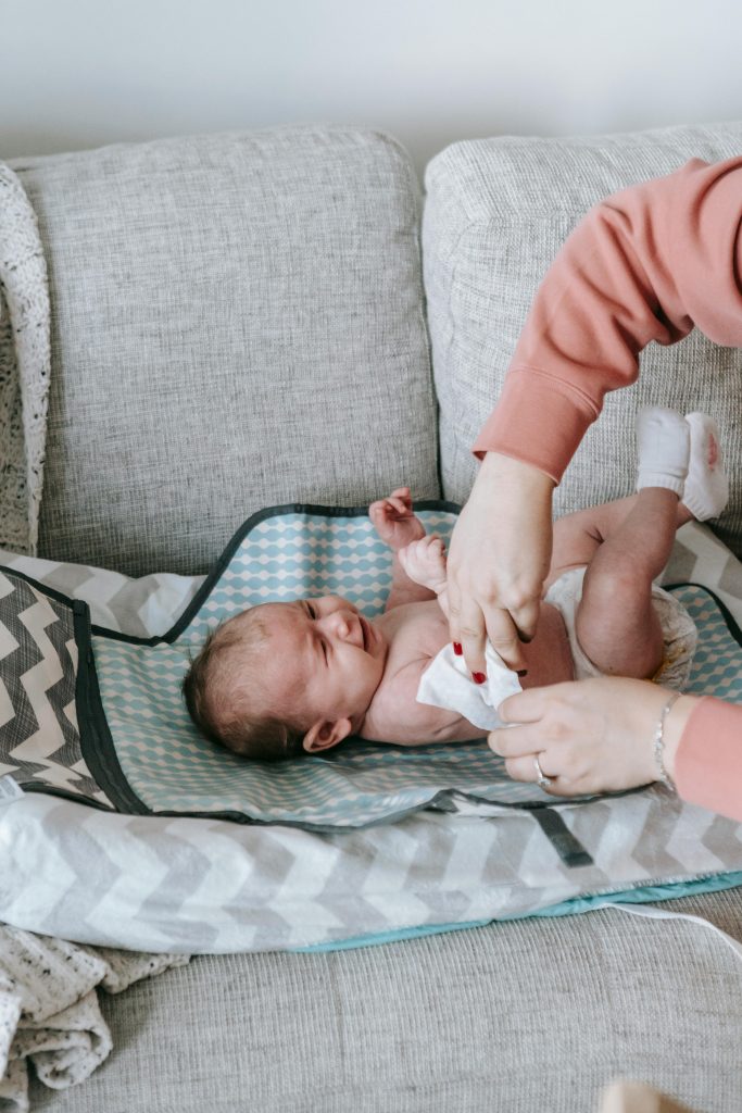 Đối với các bậc phụ huynh, việc tìm cách giúp bé nín khóc luôn là một nhiệm vụ cấp bách và đầy thách thức.