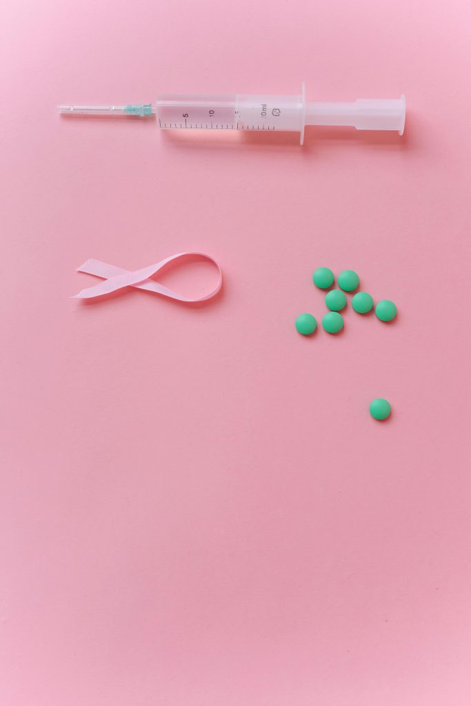 Việc tiêm vắc xin HPV vẫn mang lại lợi ích lớn trong việc phòng ngừa ung thư cổ tử cung và các bệnh liên quan khác do virus HPV gây ra.