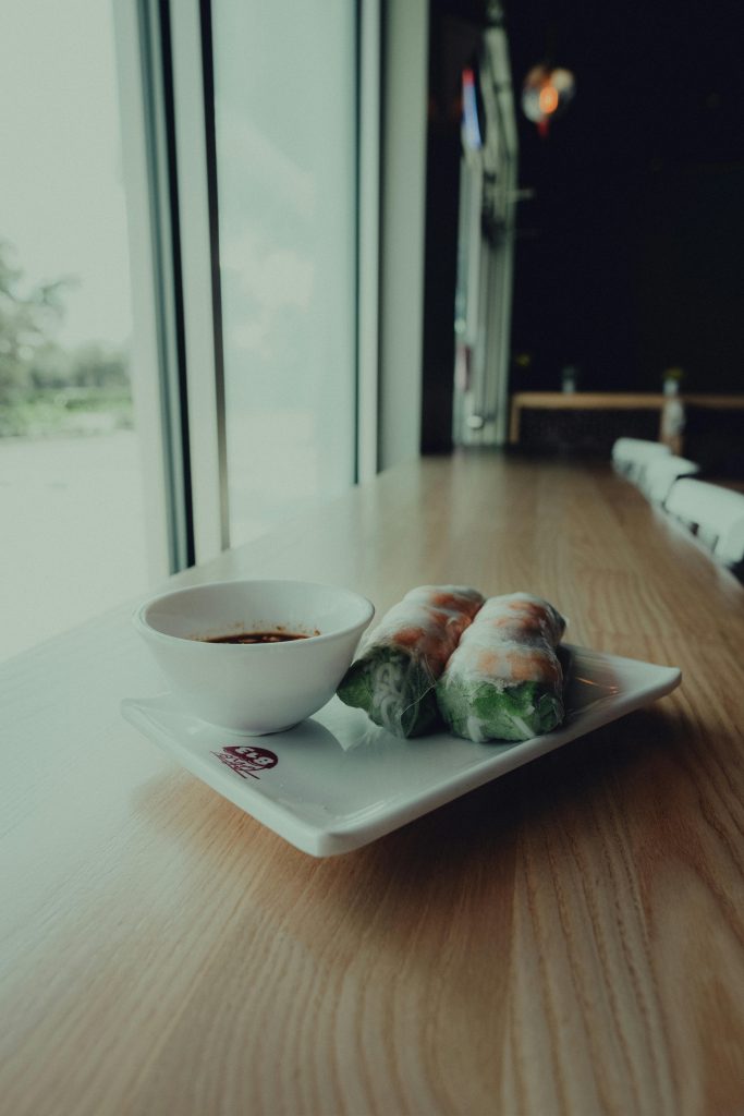 Vậy nên, để tránh những tình huống dở khóc dở cười khi mua sữa mẹ nhập khẩu, hãy nhớ kiểm tra kỹ lưỡng xem sản phẩm có đầy đủ tem phụ tiếng Việt và giấy tờ hải quan hay chưa.