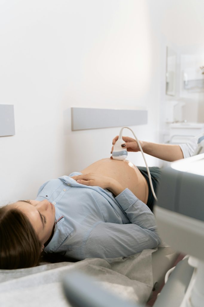 Các bậc phụ huynh cần trang bị cho mình kiến thức để phân biệt sữa thật, đảm bảo sức khỏe và sự phát triển toàn diện của con em mình.